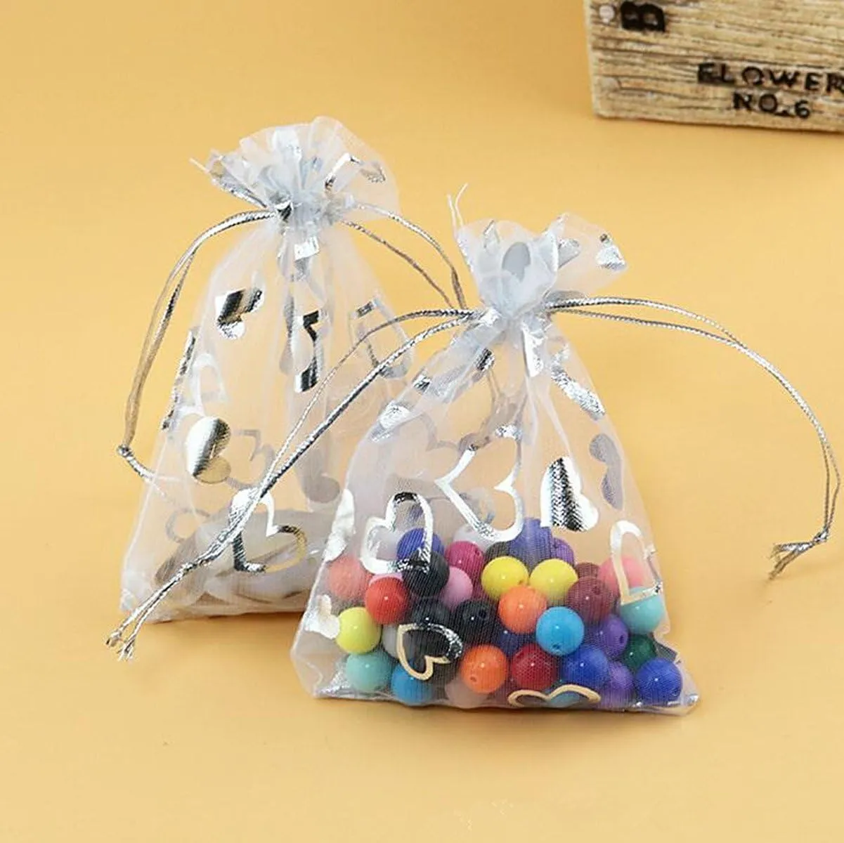 100pcs Organza Wedding Party Gift Bags Heart Pattern Sheer Drawstring Pouches Jewelry Gift Bags Christmas Party Gift Favor Bags (White, 5"x7")