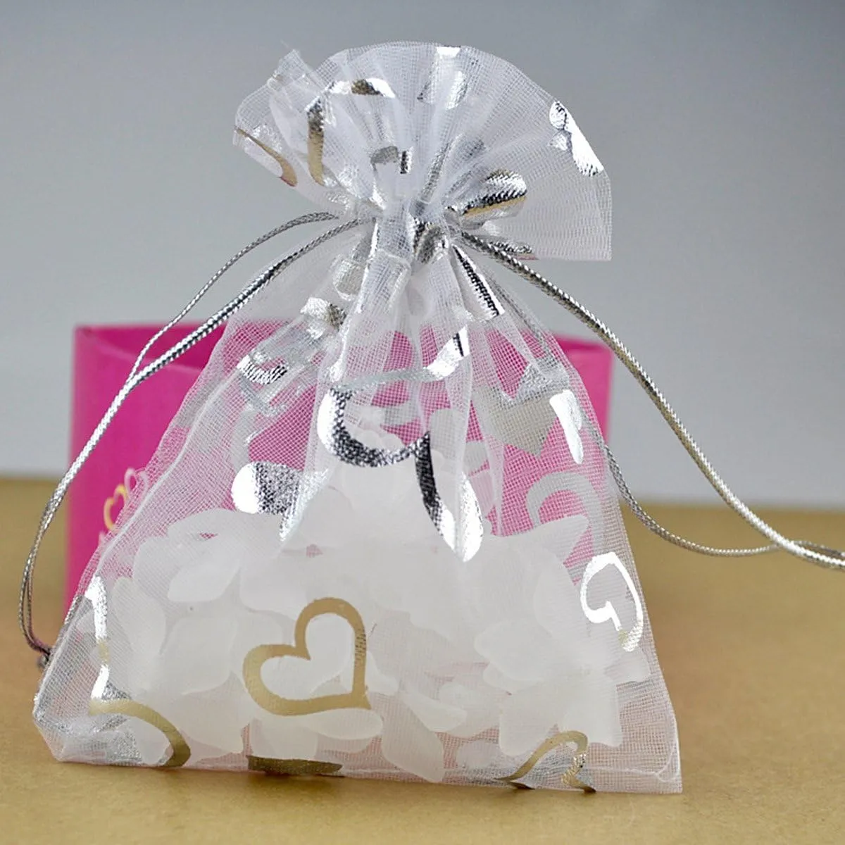 100pcs Organza Wedding Party Gift Bags Heart Pattern Sheer Drawstring Pouches Jewelry Gift Bags Christmas Party Gift Favor Bags (White, 5"x7")