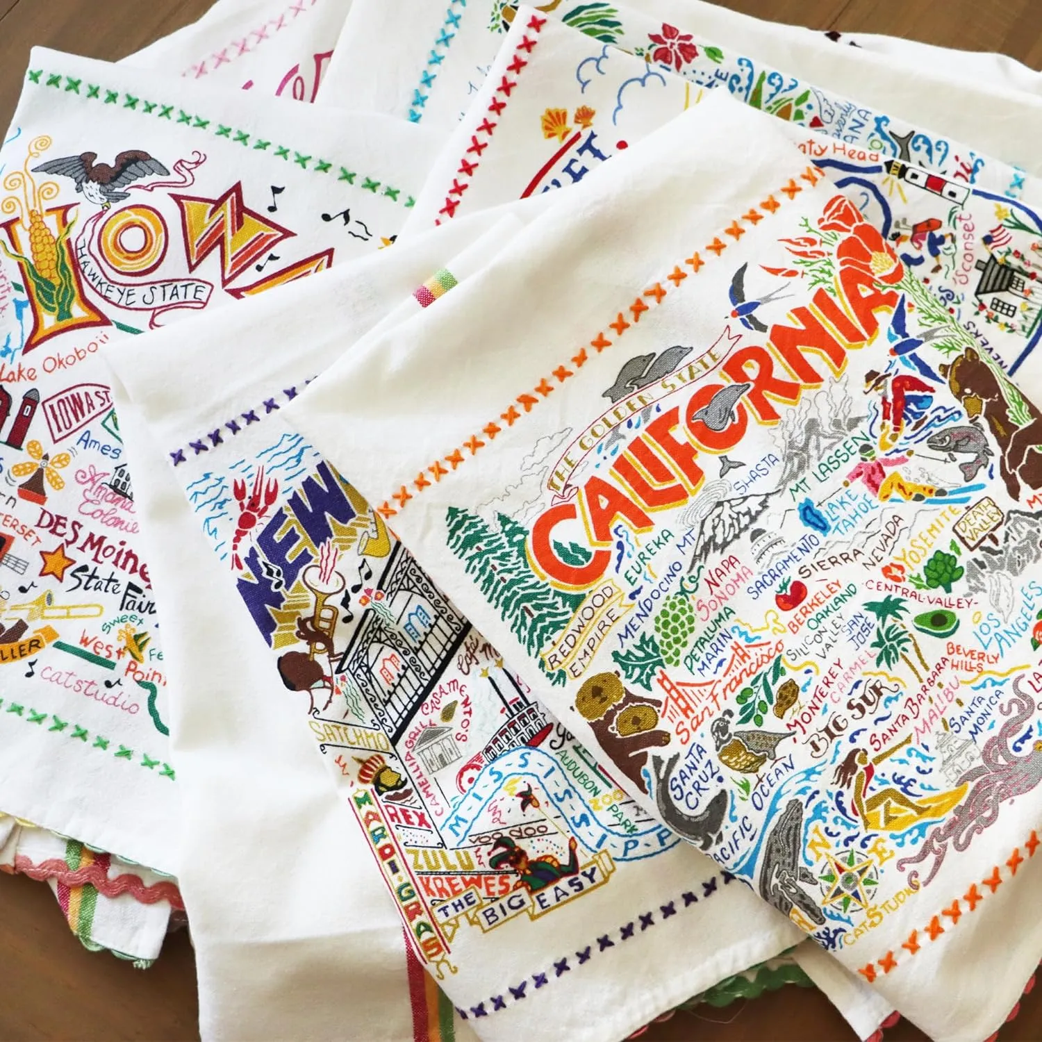 Catstudio Arizona Dish Towel - U.S. State Souvenir Kitchen and Hand Towel with Original Artwork - Perfect Tea Towels for Arizona Lovers, Travel Souvenir
