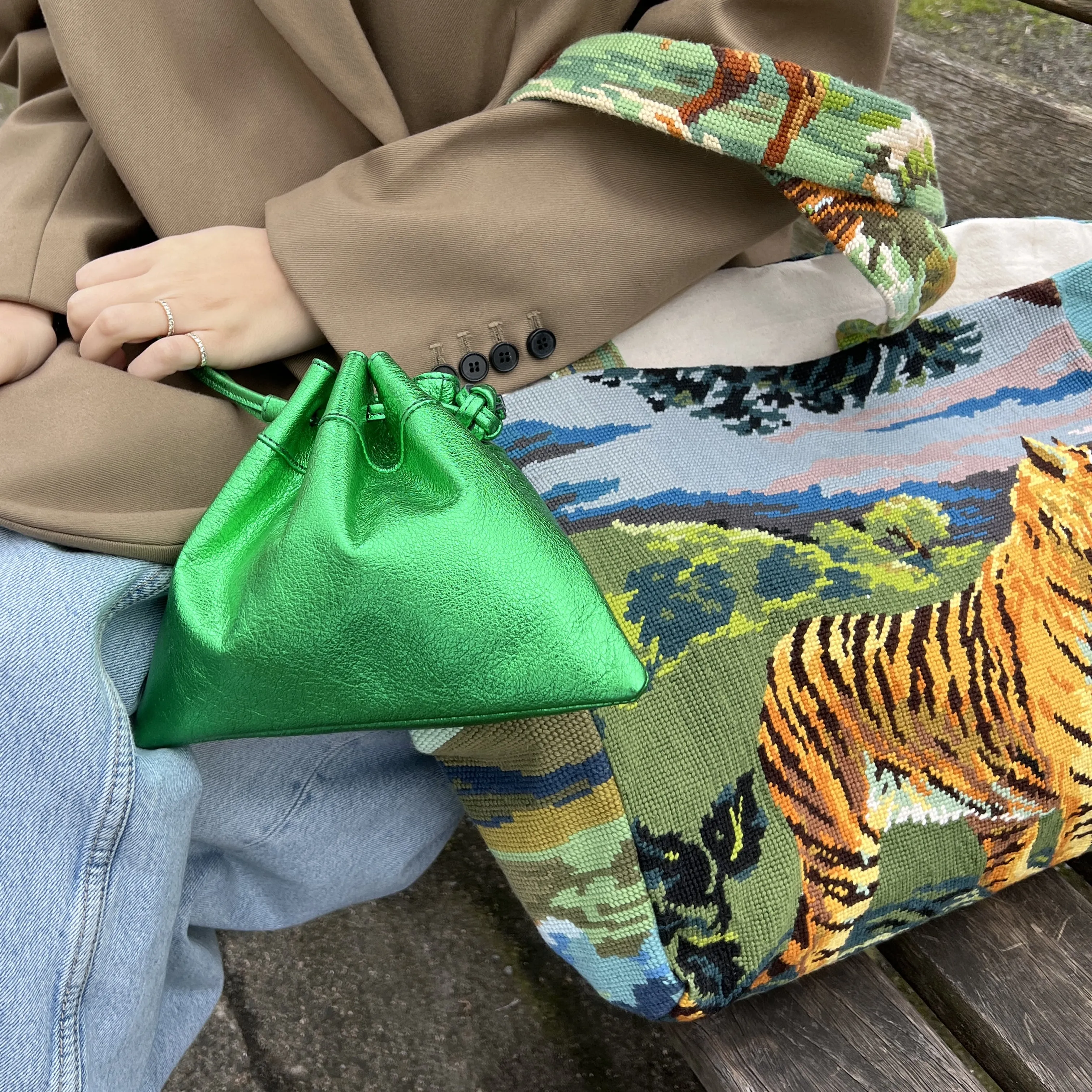 CLACLA  CLUTCH • METALLIC GREEN