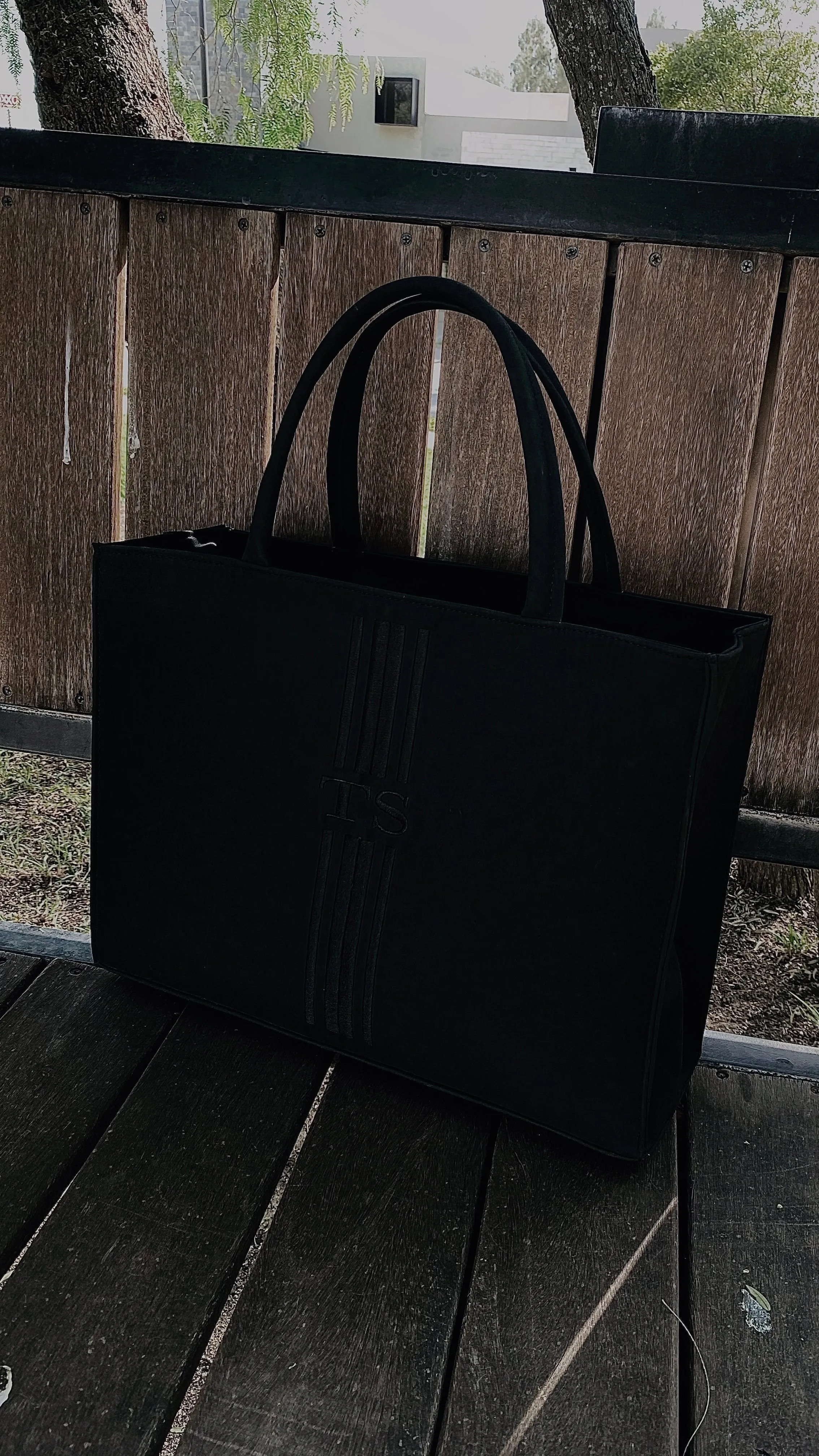 DAILY TOTE