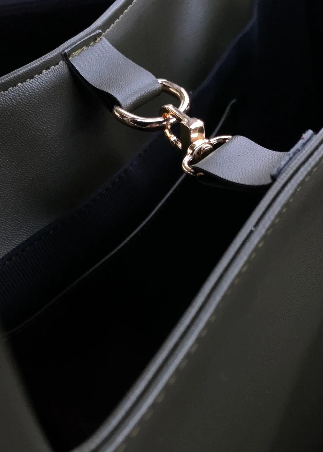 DAILY TOTE