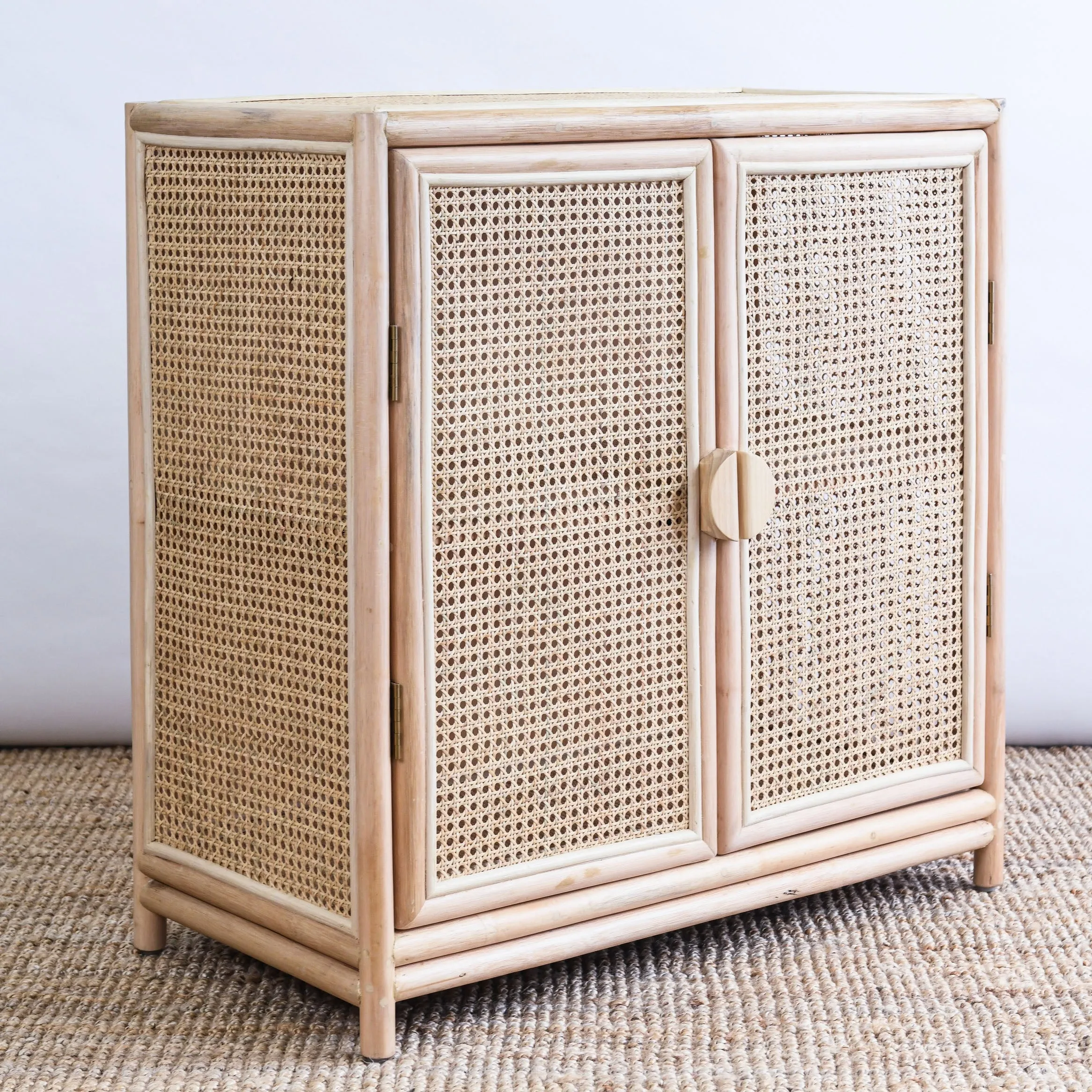 FLORES BUFFET | TWO DOOR