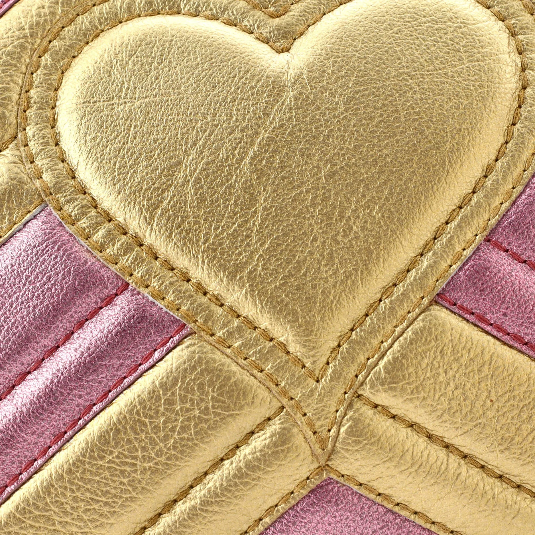 GG Marmont Shoulder Bag Matelasse Leather Small