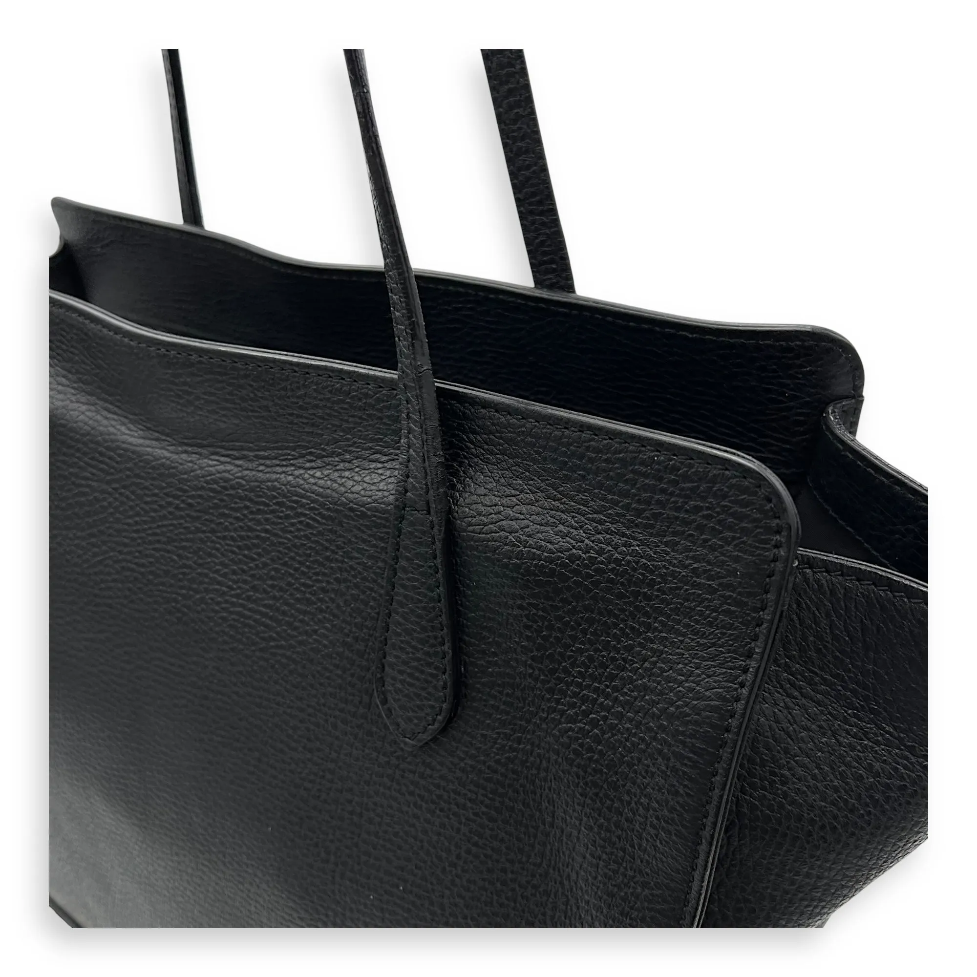 Interlocking G Tote Bag Black in Calfskin, Gold hardware