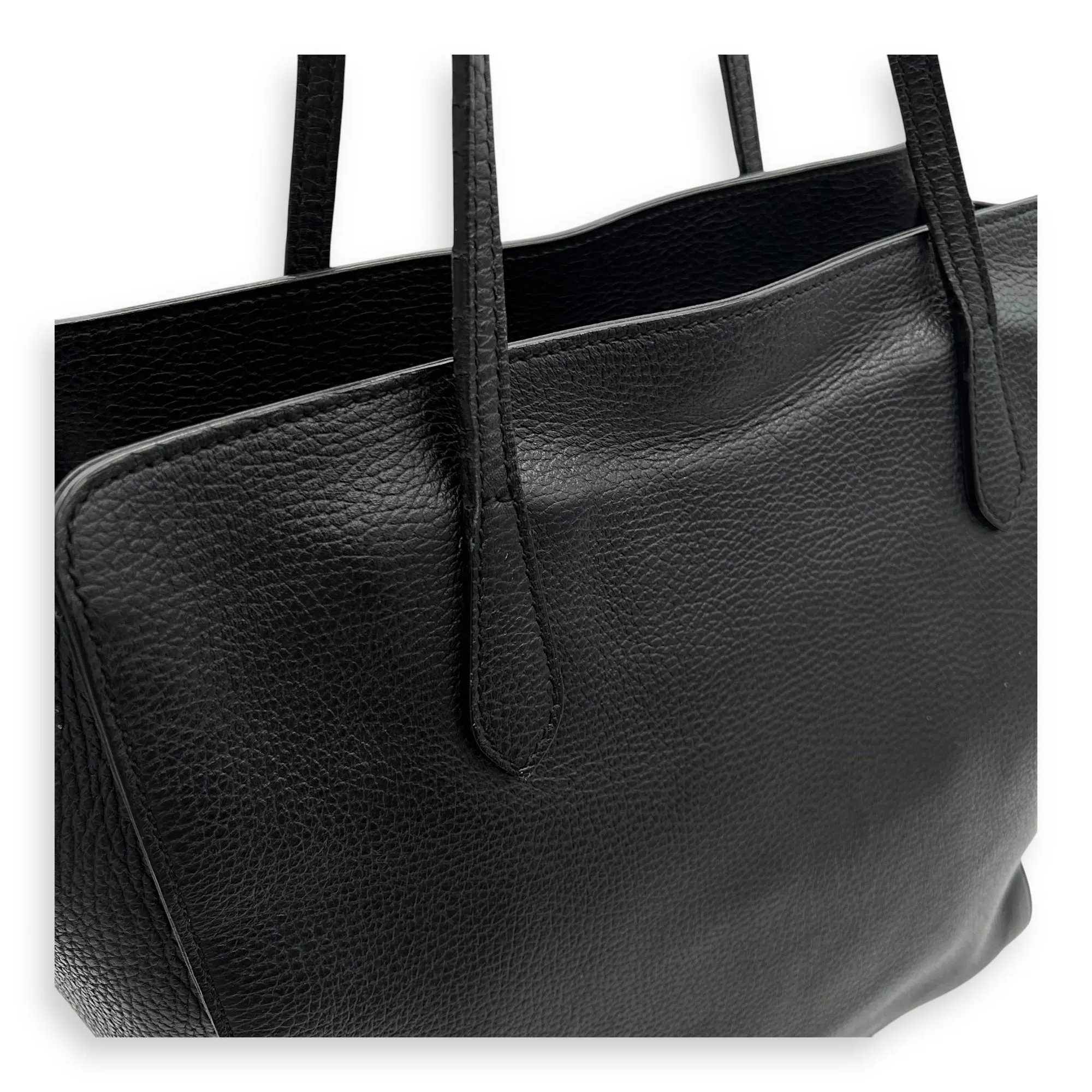 Interlocking G Tote Bag Black in Calfskin, Gold hardware