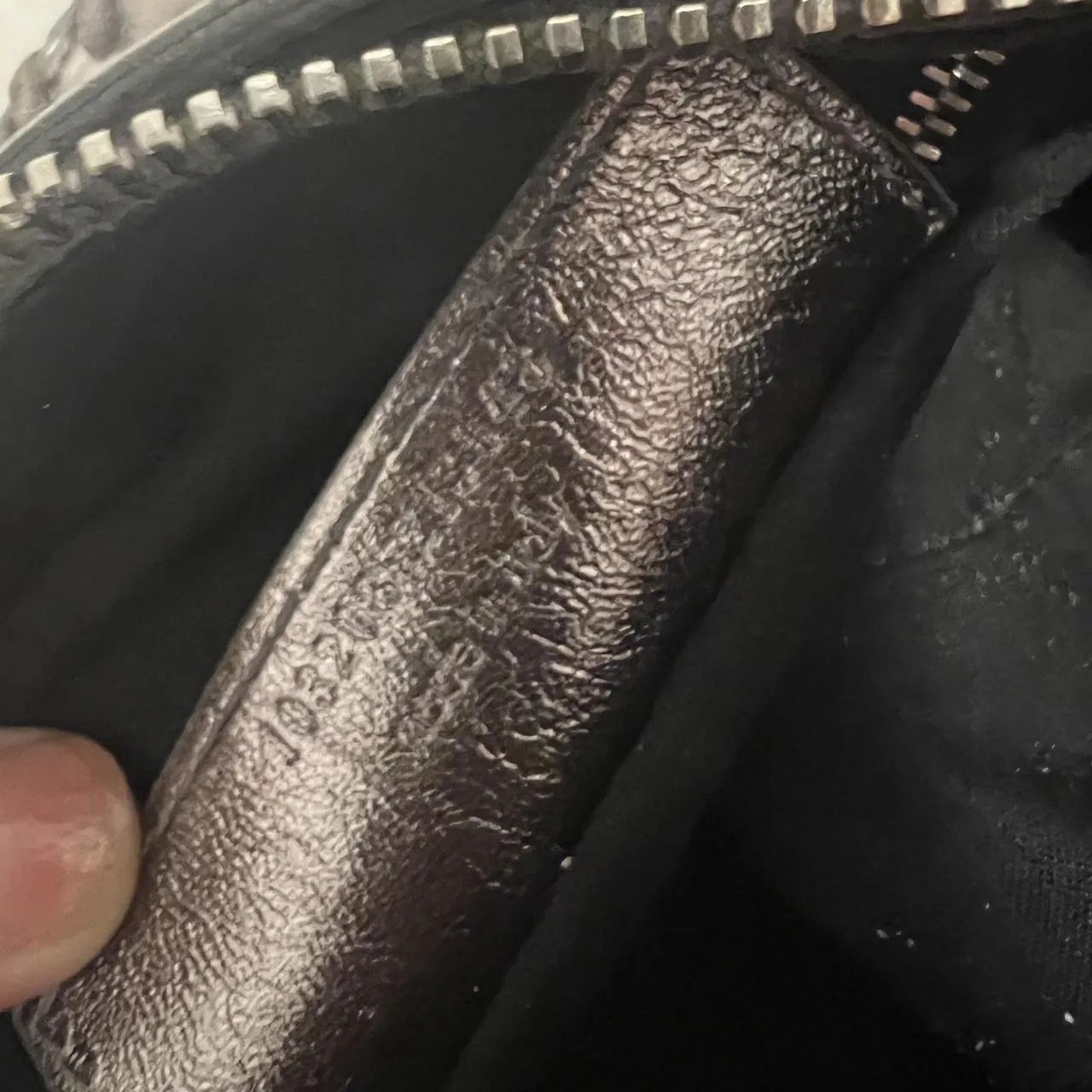 🩷🍒Preowned RARE BALENCIAGA METALLIC SILVER CITY BAG🩷🍒