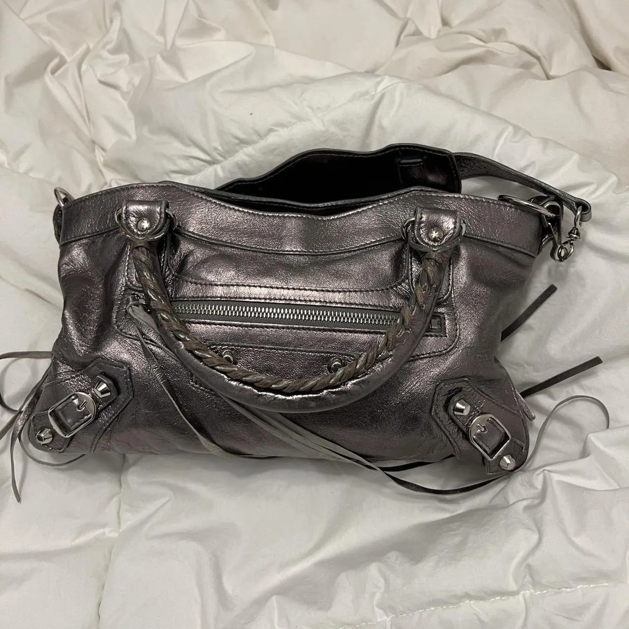🩷🍒Preowned RARE BALENCIAGA METALLIC SILVER CITY BAG🩷🍒