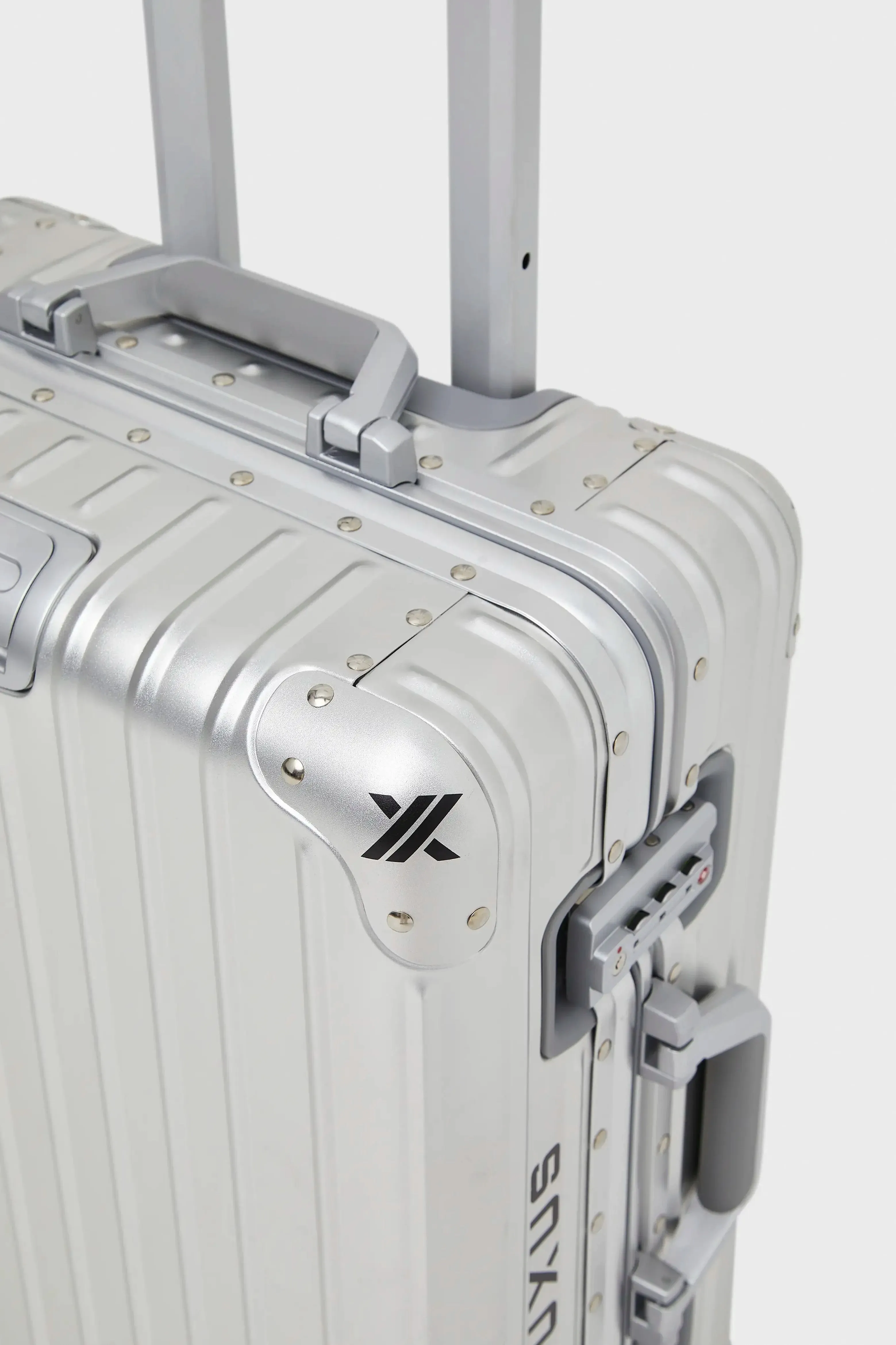 SILVER "VOYAGER" SUITCASE