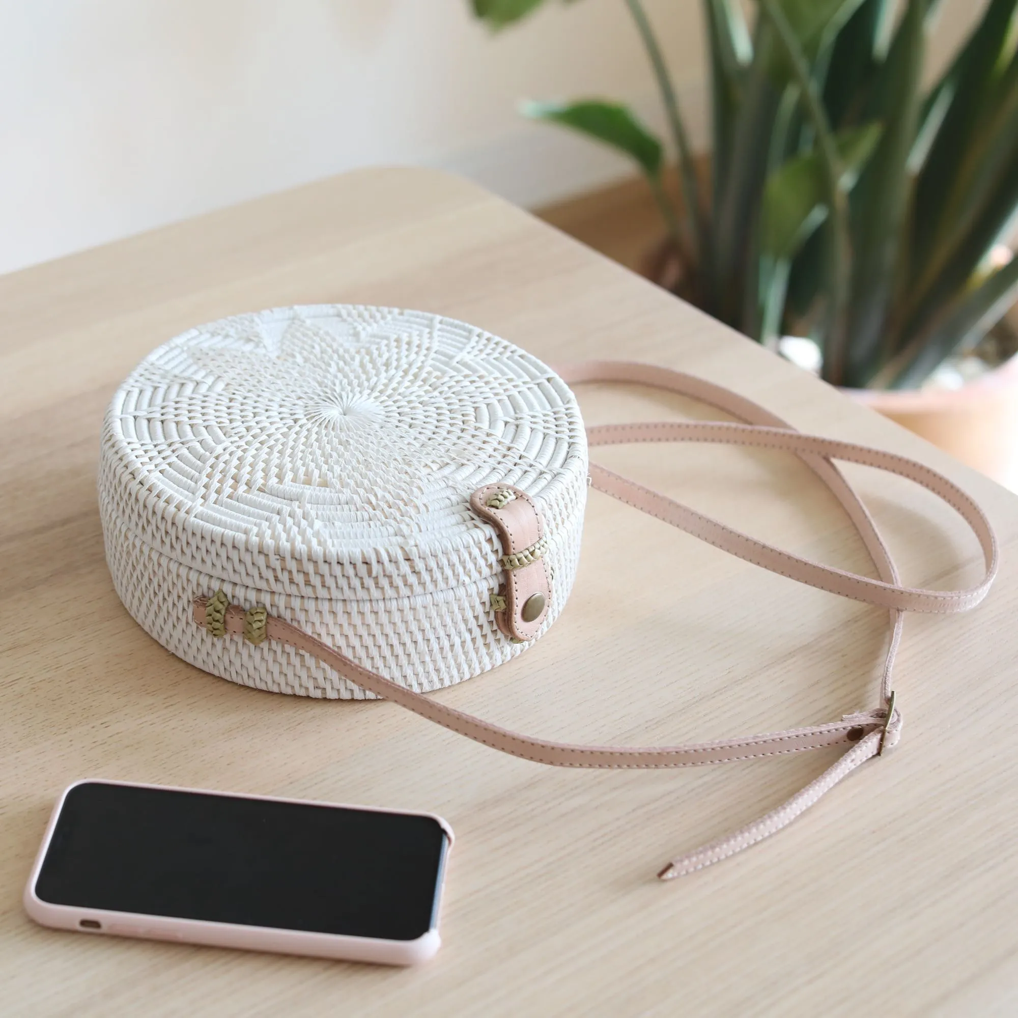 White Bali Star Round Rattan Crossbody Bag - Unique Star Design and Adjustable Strap