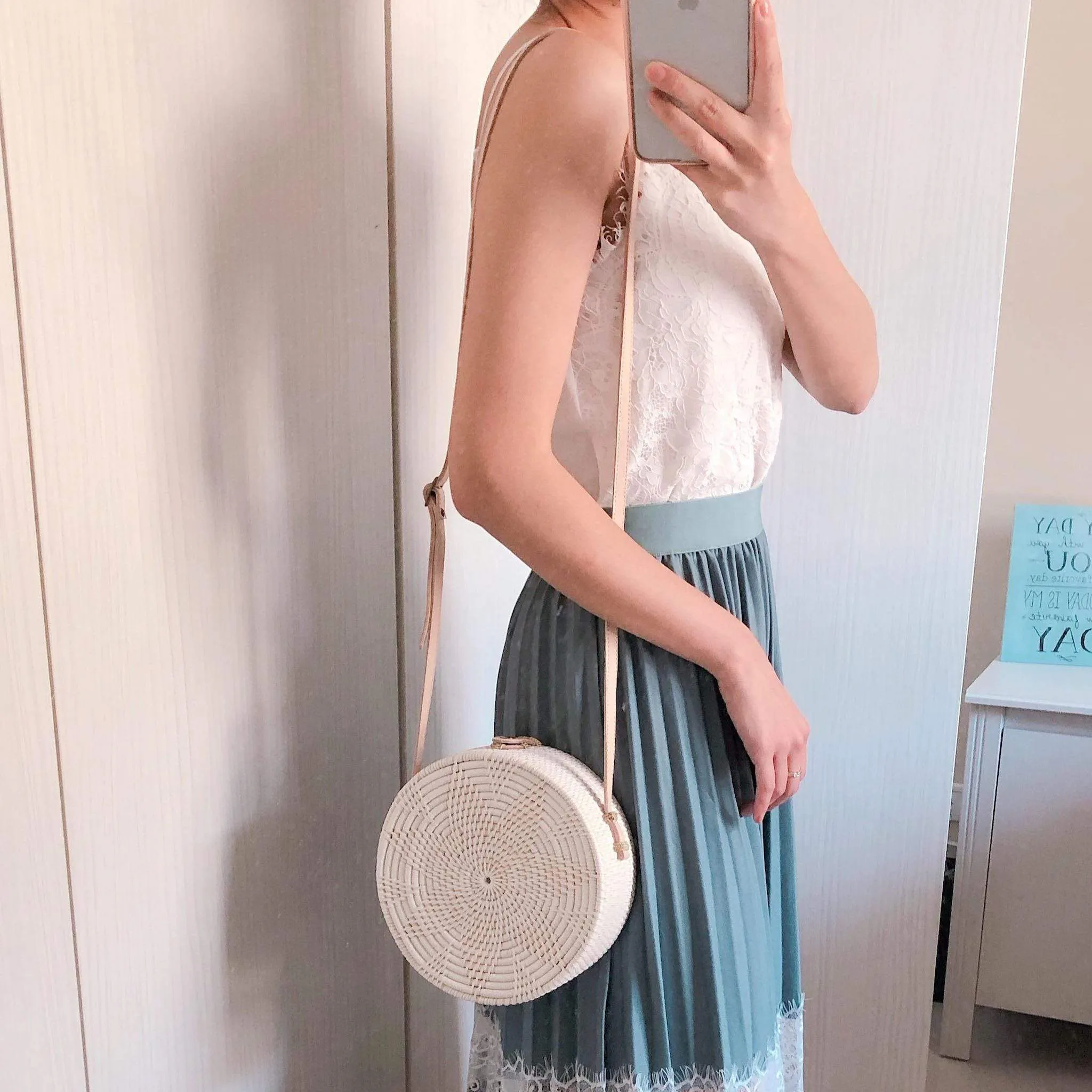 White Bali Star Round Rattan Crossbody Bag - Unique Star Design and Adjustable Strap